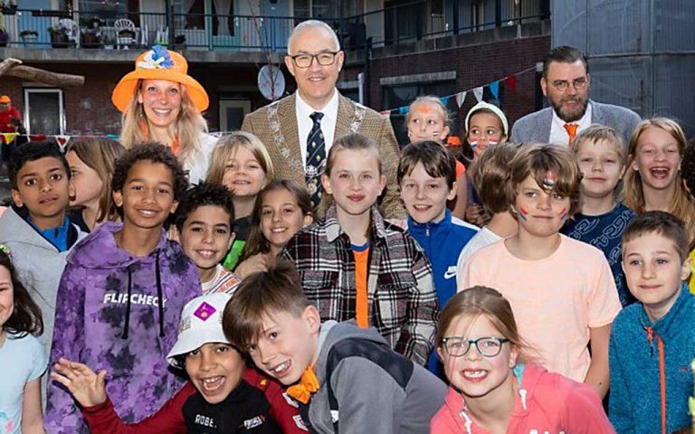 Burgemeester Aboutaleb Opent Groenblauw Schoolplein Quadratum - Kind En ...