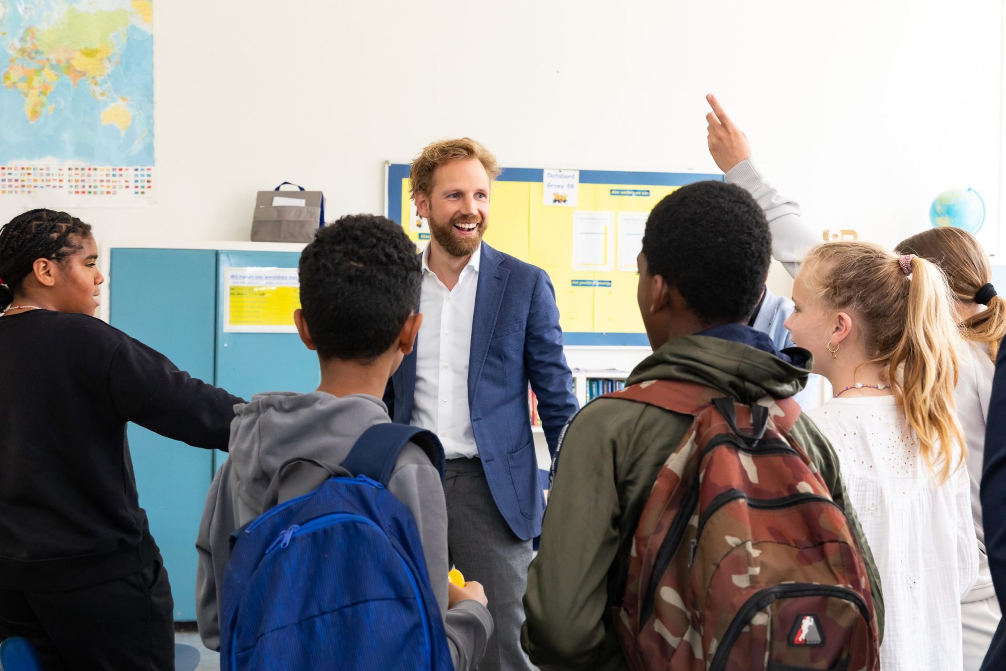 Minister Dennis Wiersma Bezoekt De Waalse School - Kind En Onderwijs ...